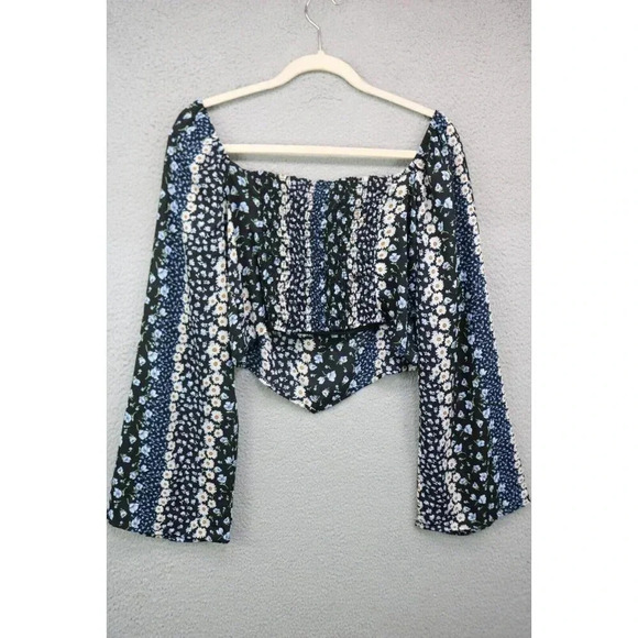 Sadie & Sage Long Belled Sleeves Cropped Top-Large-New w/Tags-Whimsigoth - Picture 8 of 10